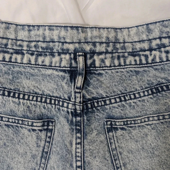 Pacsun Drawn Blue Denim Mom Shorts, Color Light Acid Wash Size 25 - Picture 11 of 16